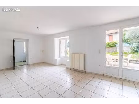 appartement t2 46 m2 + jardin + garage