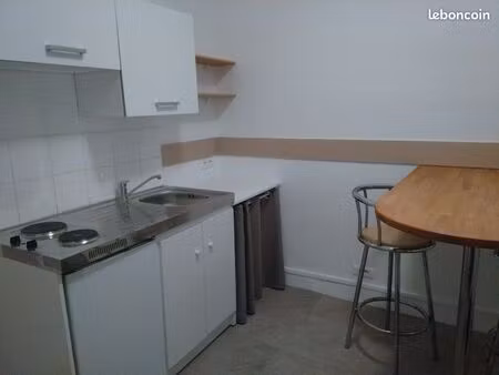 f1 30m2 rue leon dupontreue