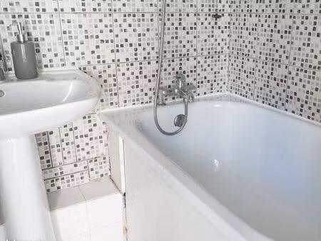 t2 meublé de 37m² au deuxième étage