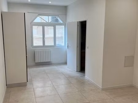 studio meublé 35 m² avec mezzanine – parking à proximité – orgon