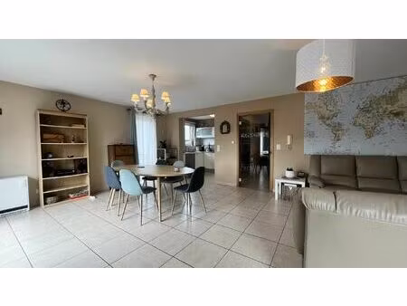 appartement à louer avec 2 chambres   jambes (vbe35583)
