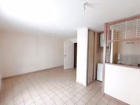 location appartement t1 à la roche-sur-yon (85000) : à louer t1 / 26m² la roche-sur-yon