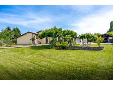 maison traditionnelle de 195 m² à saint-hilaire-de-la-cote