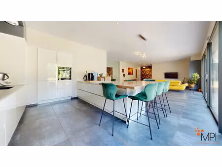 maison entièrement rénovée - 5 chambres - 221 m² - centre-bourg le rheu