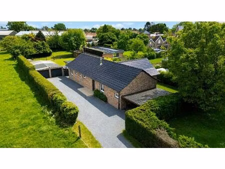 plain-pied familial sur plus de 2 000 m² au calme des champs