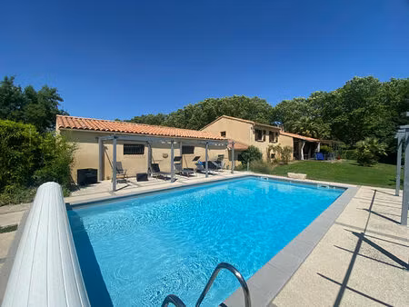 propriété de standing  8 pièces  6 chambres avec jardin de 2500m2 et piscine
