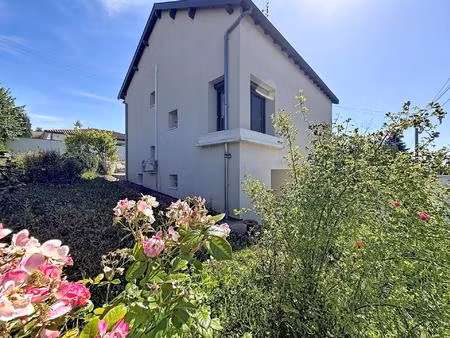 maison lumineuse avec jardin  terrasse et garage