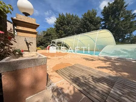 un écrin de verdure avec piscine à levigny