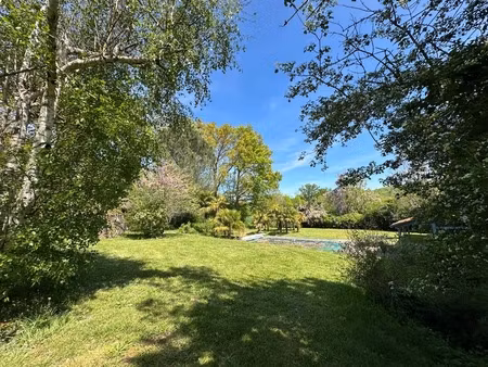 maison de campagne  isolée  parc arboré  piscine