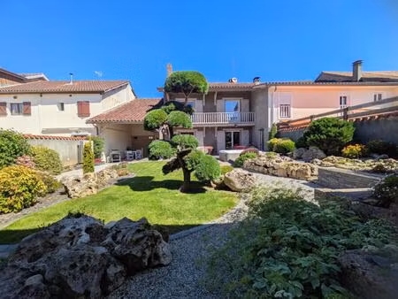 maison de ville rénovée avec jardin  dépendance et garage