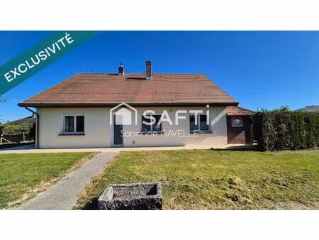 maison familiale avec 4 chambres  à deux pas des lacs