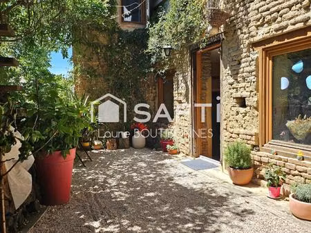 maison de village avec extérieur