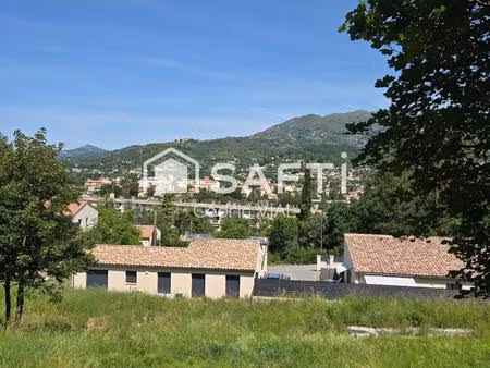 terrain rare : belle vue et viabilisé à digne 04