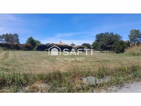 terrain constructible viabilisé de 1492 m²