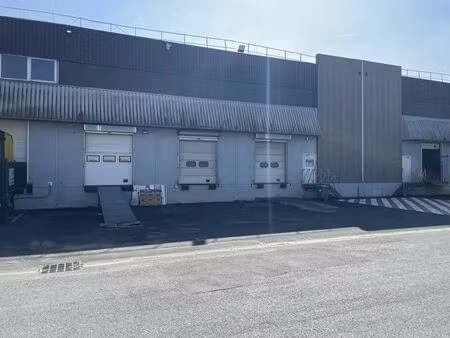 location entrepôt stains 93240 1600m²
