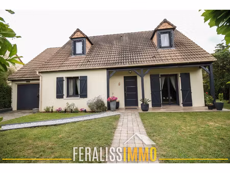 belle maison familiale avec garage et beau jardin