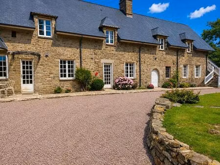 en basse normandie : manoir de 331m2 de 8 pièces sur plus de 6 hectares ! belle rénovation