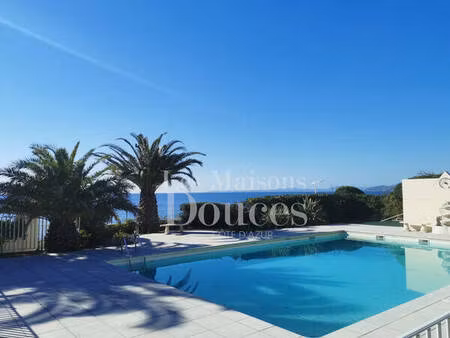 adresse rarissime  rez-de-jardin d’exception en front de mer