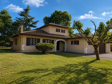 grande maison traditionnelle de 150 m² sur 1 560 m² de terrain à saint-sulpice-et-cameyrac
