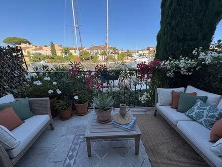port grimaud studio pieds dans l'eau | terrasse canal | garage + anneau bateau