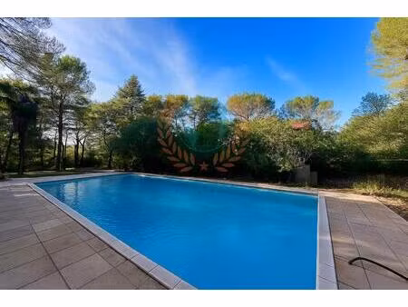 villa individuelle avec piscine garage et dépendances