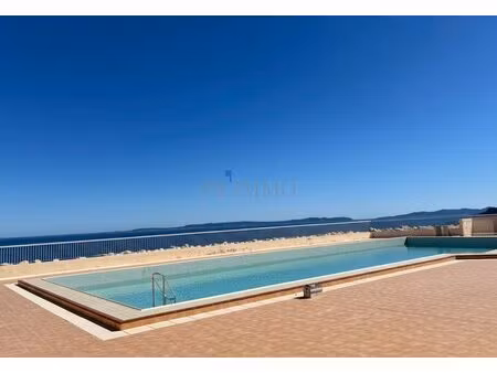 bormes-les-mimosas appartement de standing de 75 mètres carrés avec vue mer et port au...