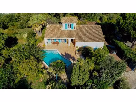 villa provençale à vendre à sainte maxime  à quelques pas des plages