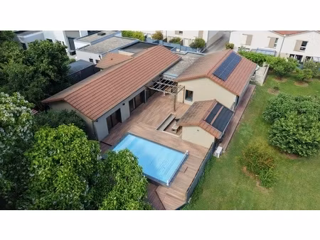 maison 6 pièces - 235 m²
