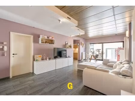 *** verkocht *** gelijkvloersappartement (96m²) met 1 a 2 slaapkamers  ruim terras en stan