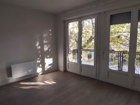 location appartement 3 pièces 52 m² à cahors (46000)