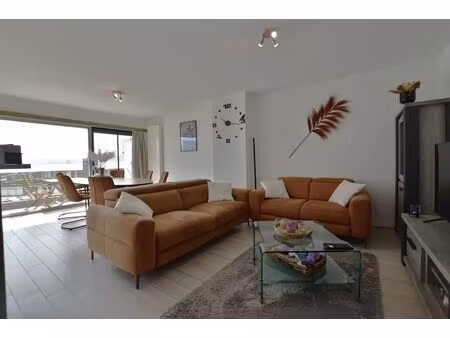 prachtig volledig vernieuwd appartement met bijzonder goede ligging aan