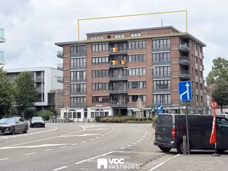 uniek penthouse van 140 m² in het centrum van tongeren met indrukwekkend dakterras