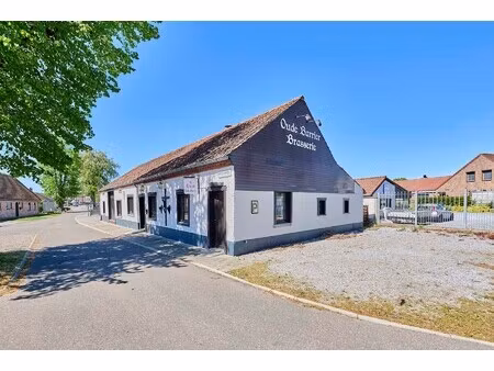 karaktervolle woning met polyvalente handelsruimte en een authentieke uitstraling.