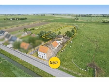 open bebouwing met landelijk verzicht op 5.450 m² – uitzonderlijk veel potentieel!