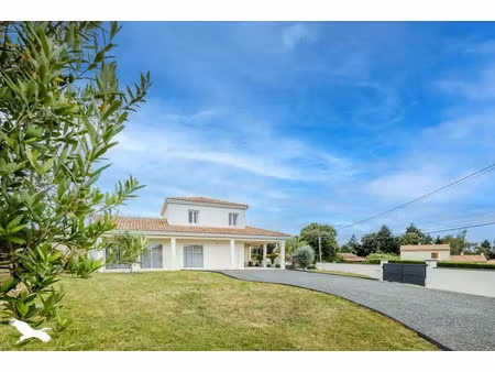 vente maison 4 pièces 90 m² la rochefoucauld-en-angoumois (16110)