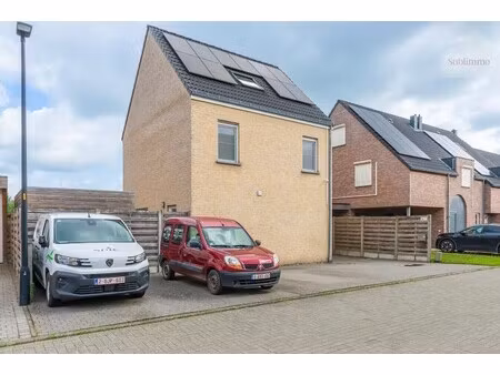 instapklare gezinswoning met 3 slaapkamers  gezellige tuin in rustige doodlopende straat i