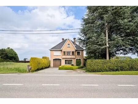 te renoveren ruime karaktervolle open bebouwing met 3 slpks  garage  polyvalente ruimte & 
