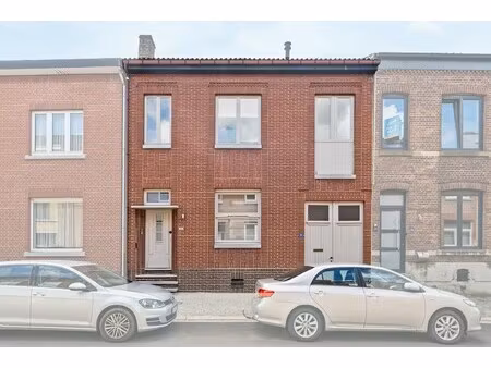 karaktervolle woning met prachtige koer te zussen