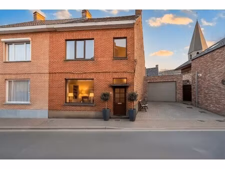 te renoveren woning met tal van potentieel in centrum aarsele