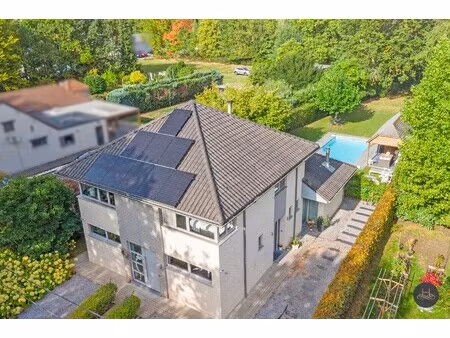 prachtige villa met zwembad  poolhouse en privacy tuin