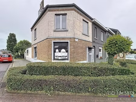 te renoveren halfopen bebouwing  4 slpks  garage en tuin