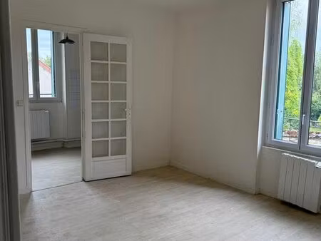 appartement 68 m² de plain-pied  rénové - cave privative et deux stationnements étrépilly 