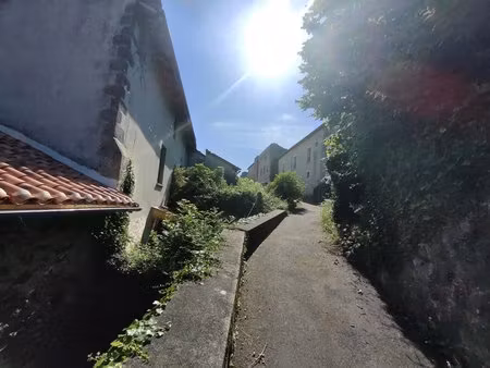 maison de village à rénover – environ 160 m² – au cœur du centre historique