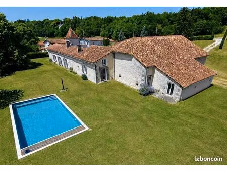 propriété 8 pièces 147 m²