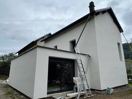 maison dans le cœur d’un petit village de savoie entièrement rénovée avec mignon petit jar