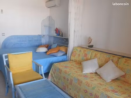 grand studio dans résidence sécurisée à côté d'une jolie plage