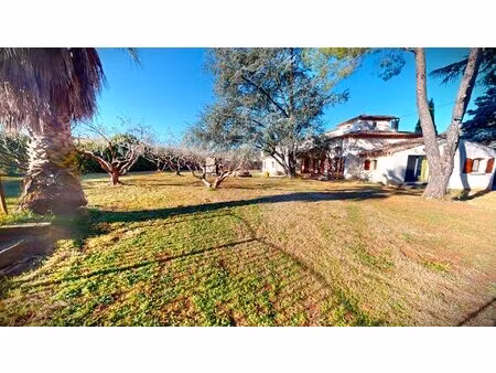 villa style hacienda t5 avec terrain paysagé et piscine