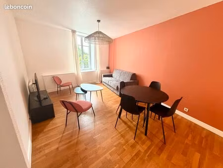 magnifique t2 meublé refait à neuf - centre de royat  immeuble paisible avec cour privée p