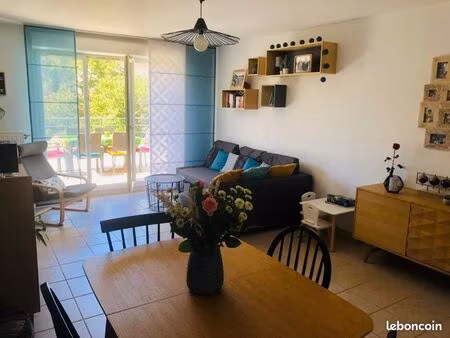 location t4 avec garage et terrasse en plein centre de mions