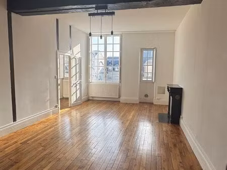 loue très bel appartement de caractère  t3 de 75m² en hyper centre d'orléans - 2ème étage 